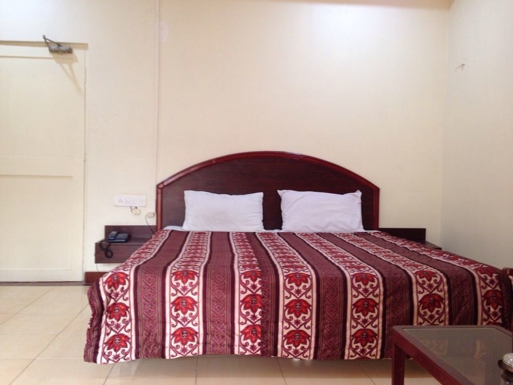 Super Townhouse G Silver Hotels Mount Road Chennai Ngoại thất bức ảnh
